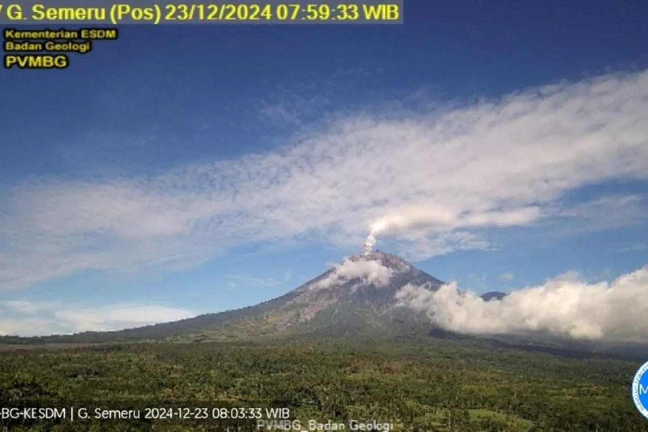 Gunung Semeru Erupsi Berulang, Kolom Abu Tembus 1 Kilometer di Pagi Hari