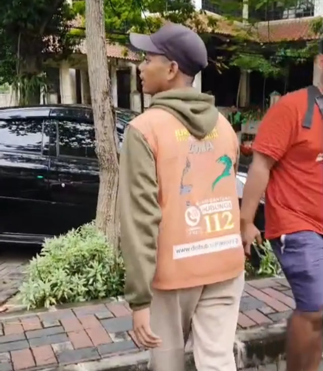 Parkir Ilegal di Depan SMAN 2 Surabaya, Pemerintah dan Kepolisian Diminta Bertindak