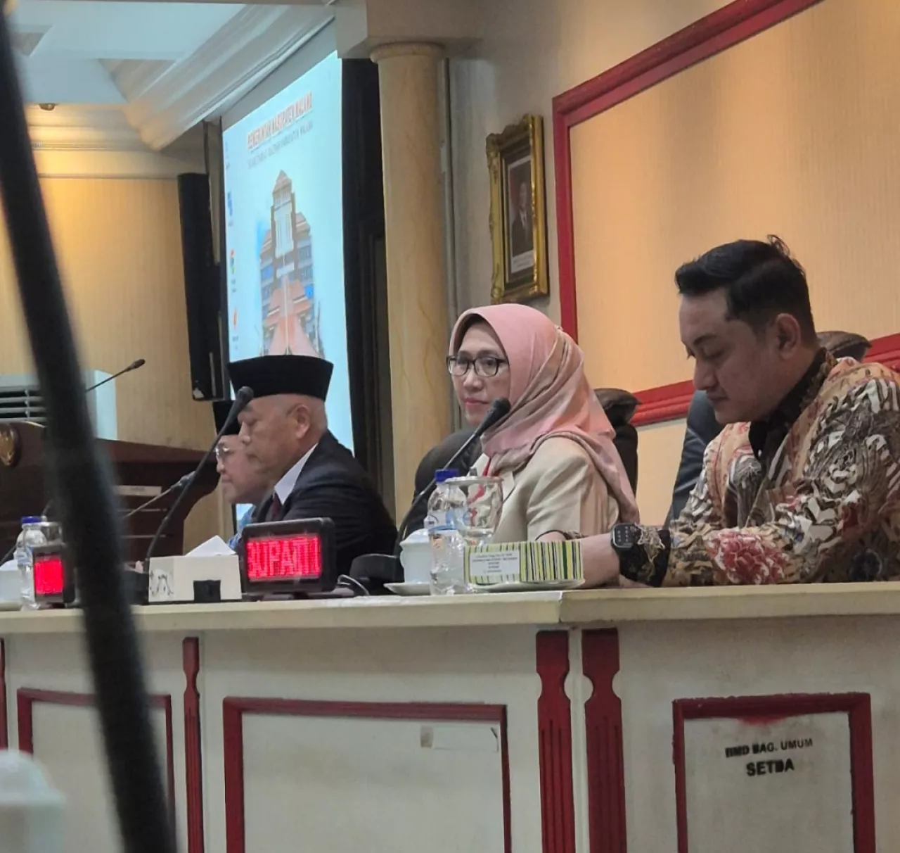 Elegal Karcis di Bantaran Sungai Tumpak Sewu Bupati Malang dan Bupati Lumajang Sepakat Dilarang Tarik Karcis di Bawah
