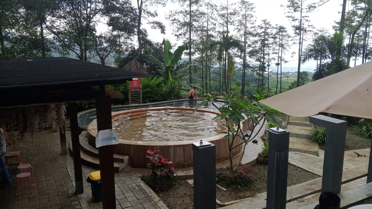 Masih Saja Memungut Biaya Tambahan,Pihak Pengelola Wisata Padusan Pacet Tak Bisa Tunjukkan Legalitas Sesuai Aturan dan U