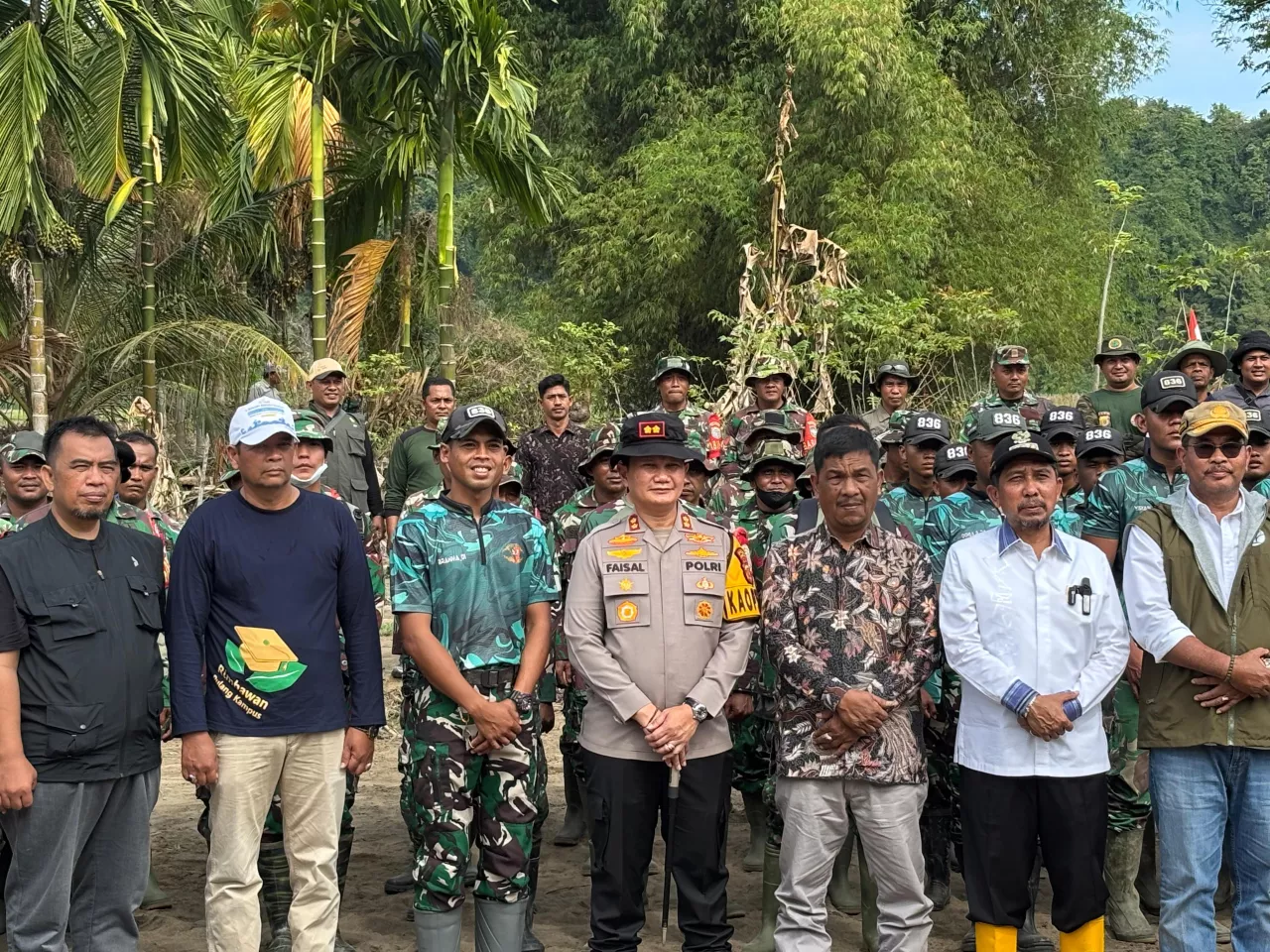 YONIF TP 836/BY Laksanakan Penanaman Pohon Bersama Kodim, Polres dan Pemkab Pidie Jaya untuk Menghijaukan Wilayah Pascab