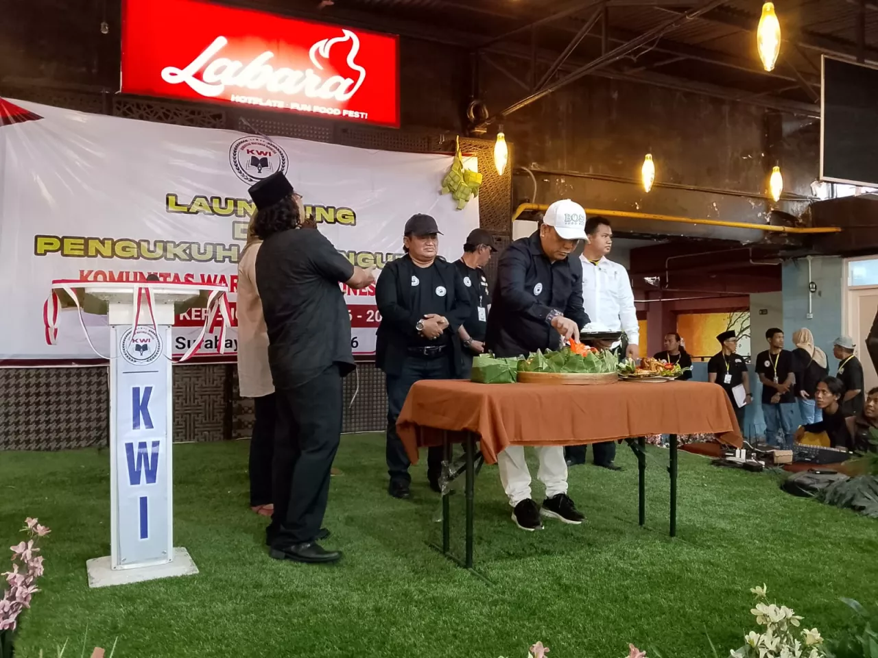 Peresmian dan Pengukuhan Pengurus Komunitas Wartawan Indonesia (KWI) Digelar di Caffe Labara Surabaya