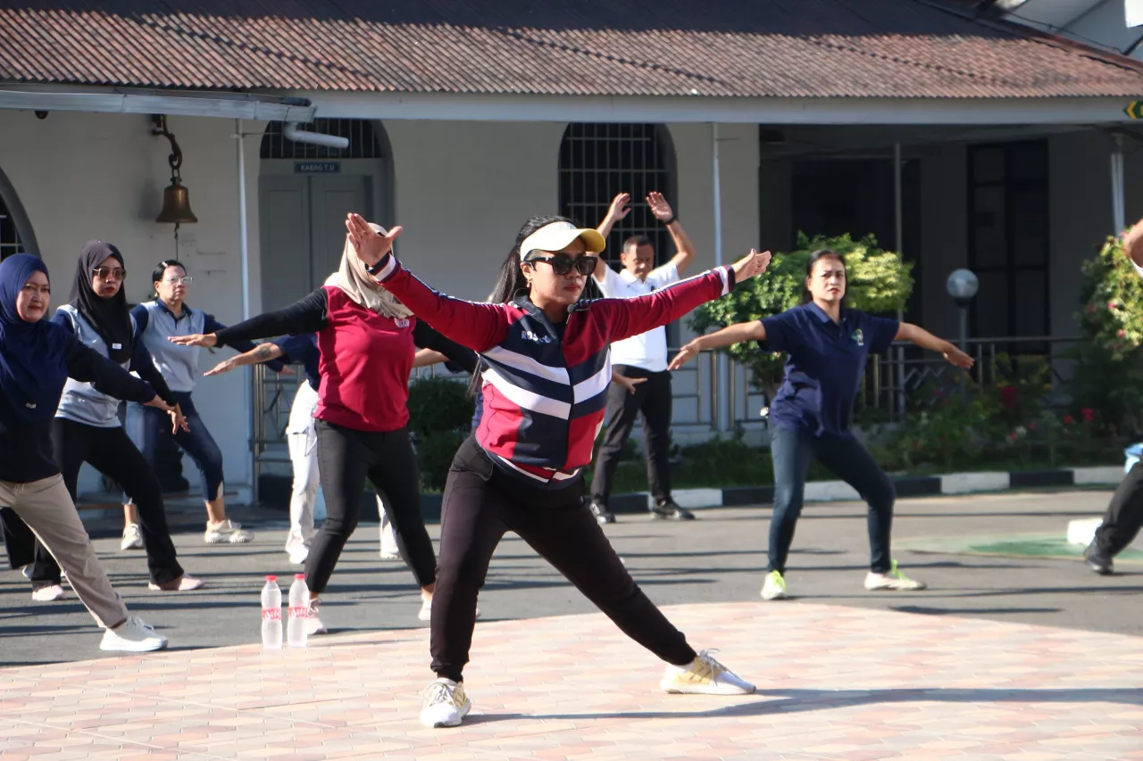 Langkah Sehat Menuju Pembinaan Berkualitas, Lapas Kelas I Madiun Wujudkan Pembinaan Humanis Lewat Senam Pagi bagi Warga