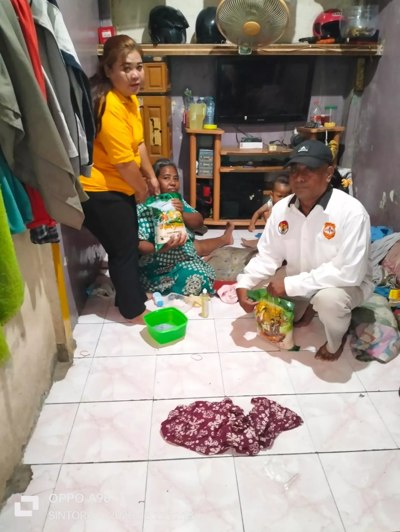 Kepedulian Tanpa Batas, ALDERA NEWS dan SINTORA NEWS Salurkan Sembako untuk Warga Surabaya